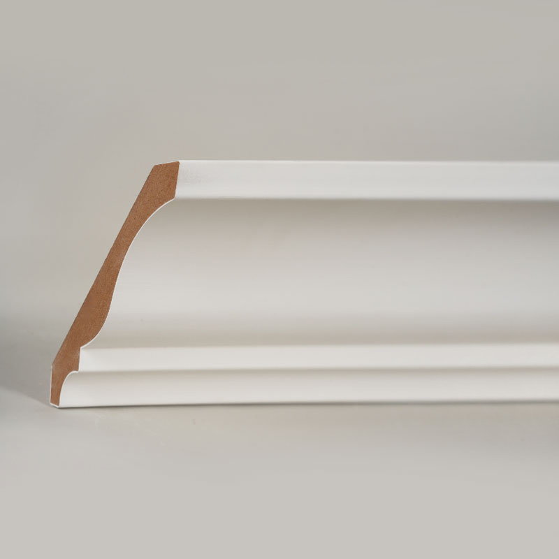 MDF korunková lišta (plniaci základný náter a perleťová biela) 3/5' x 4 1/4'