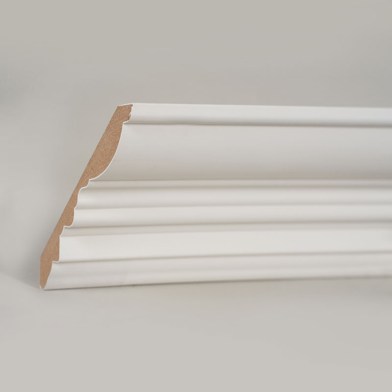 MDF korunková lišta (plniaci základný náter a perleťová biela) 3/5' x 4 1/2'