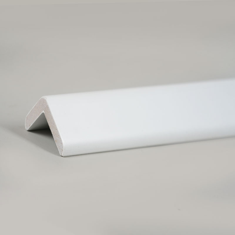 Pravouhlý (90°) prechodový pás z masívneho dreva (plniaci základ + farba) – biela 1 1/9' x 1 1/9'