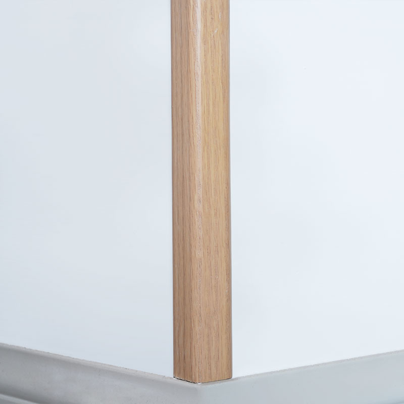 Pravouhlý (90°) prechodový pás z masívneho dreva (obalený dyhou z červeného dubu + farba) – Farba dubu 1 1/9' x 1 1/9'