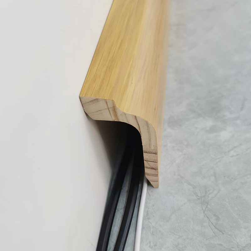 Soklová doska z borovicového dreva (obalená bielou dubovou dyhou + farba) - Dubová farba 1 1/2' x 2 1/6'