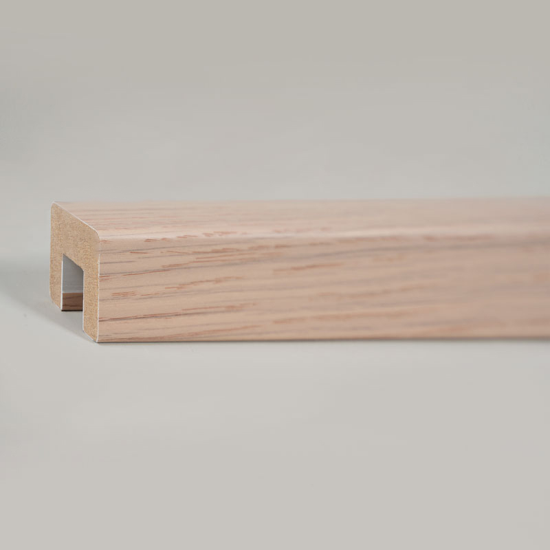 Masívne drevené zábradlia na schody (zabalené v PVC) – farba dub 1 3/7' x 1 3/7'