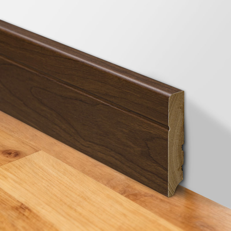 Soklová doska z masívneho dreva (obalená čiernou orechovou dyhou + farba) – čierny orech 3/5' x 3 1/6'